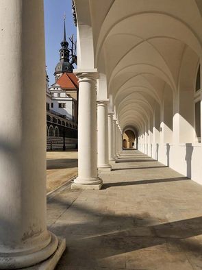 Blick auf den »Langen Gang« im Dresdner Stallhof Blick auf den »Langen Gang« im Dresdner Stallhof